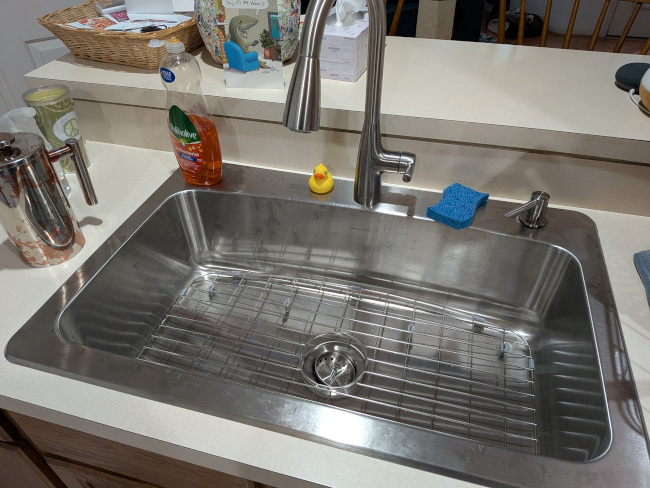 A photo of the new sink fully in place.
